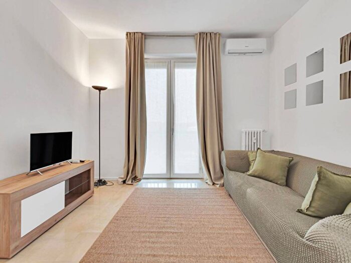 Appartamento trilocale in affitto in Via Sulmona, Bologna Sulmona, Milano