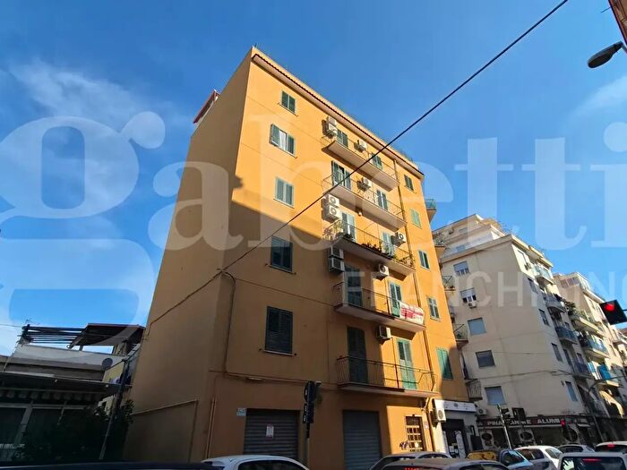Appartamento trilocale in vendita in Via Cataldo Parisio, Palermo