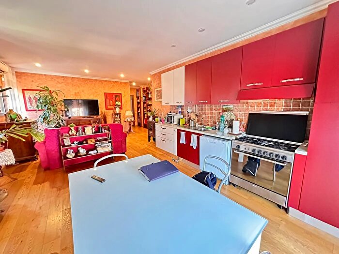 Appartamento quadrilocale in vendita in Via Sarsina, Roma