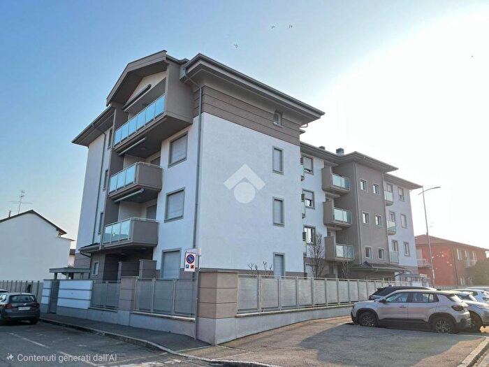 Appartamento trilocale in affitto in Via Alessandro Volta, Treviglio