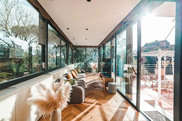 Appartamento con 7 locali in vendita in Viale Cortina dAmpezzo, Roma