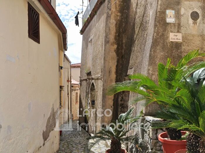 Casa quadrilocale in vendita in Vico II Gravina Scalea Cosenza, Scalea
