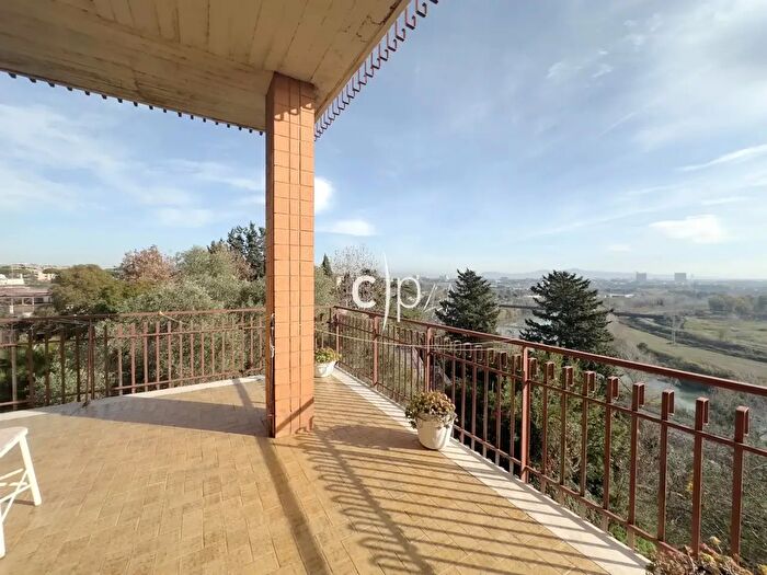 Appartamento con 5 locali in vendita in Via del Monte delle Piche, Roma