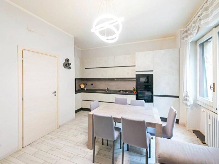 Appartamento trilocale in affitto in Via Giuseppe Pecchio, Città Studi, Milano