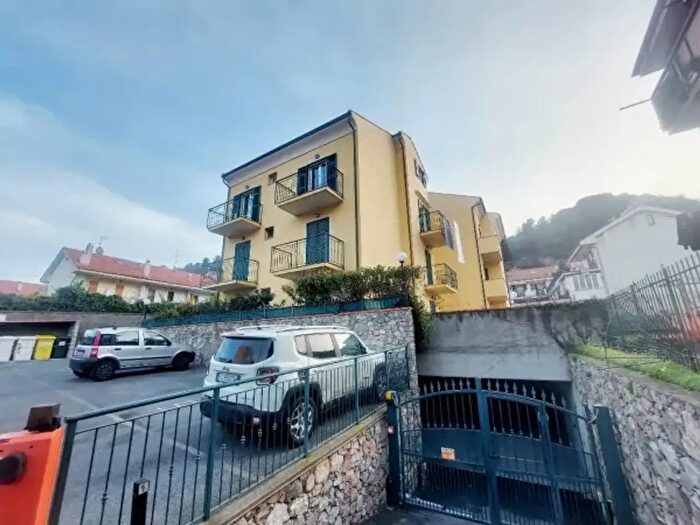 Appartamento trilocale in vendita in Via Urivei, Toirano