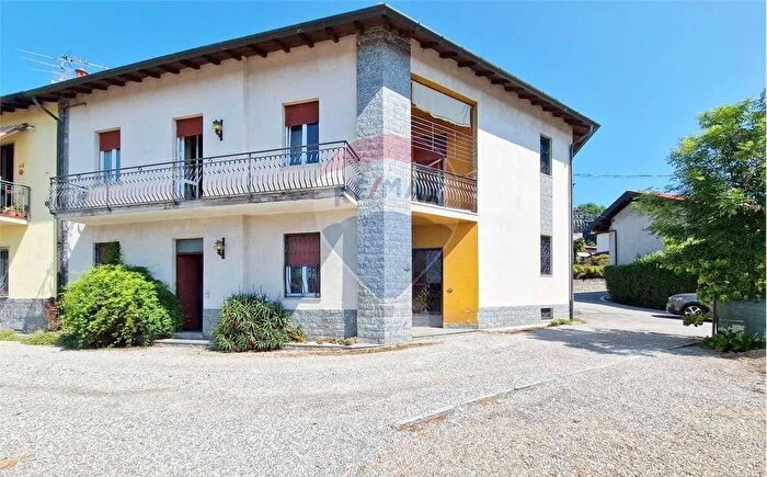 Casa con 6 locali in vendita in Via al Santuario, Bardello con Malgesso e Bregano