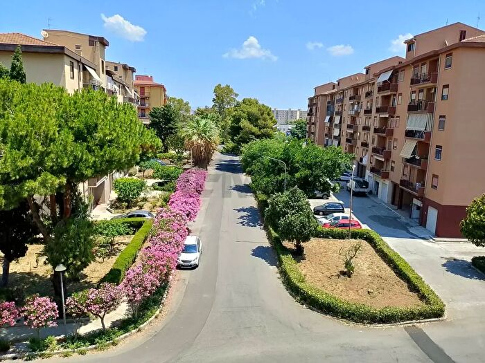 Appartamento con 6 locali in vendita in Via Mazara del Vallo, Gela