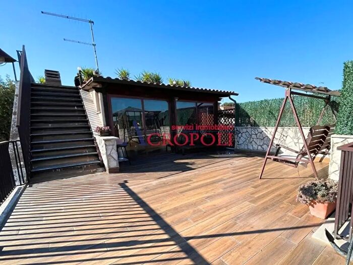 Appartamento con 7 locali in vendita in Via Monte Fumaiolo, Anguillara Sabazia