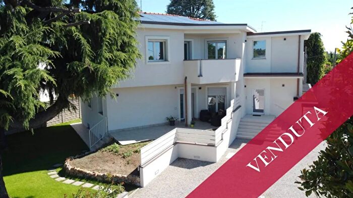 Appartamento quadrilocale in vendita in Via Nazionale dei Giovi Lentate sul Seveso, Lentate Sul Seveso