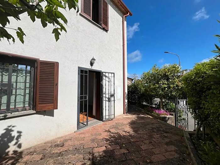 Casa trilocale in vendita in Via delle Poggiole, Castel Giorgio