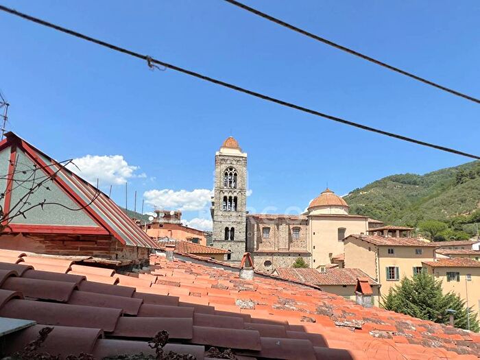 Appartamento quadrilocale in affitto in Via Giuseppe Giusti, Centro, Pescia