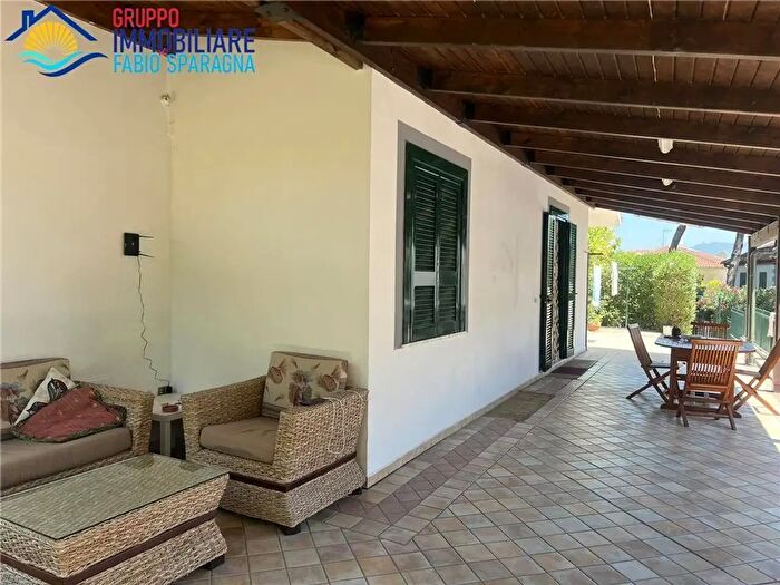 Casa con 6 locali in vendita in Sessa Aurunca