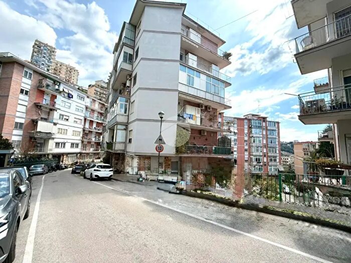 Appartamento quadrilocale in vendita in Via Michelangelo da Caravaggio, Napoli