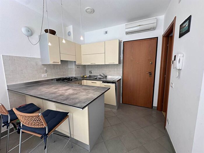 Appartamento bilocale in affitto in Via Mons Poggio, Centro, Noli