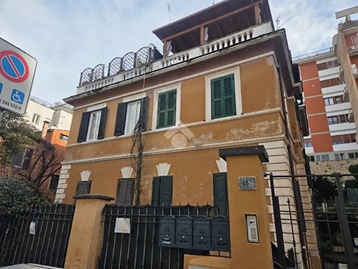 Appartamento trilocale in affitto in Via degli Orti della Farnesina, Roma