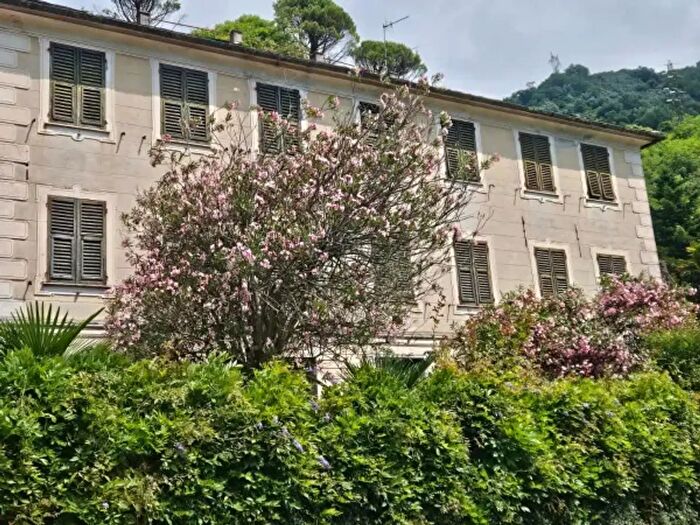 Casa con 6 locali in vendita in San Colombano Certenoli