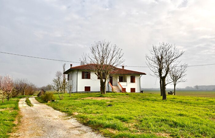 Casa con 7 locali in vendita in Via Valle, Galliera