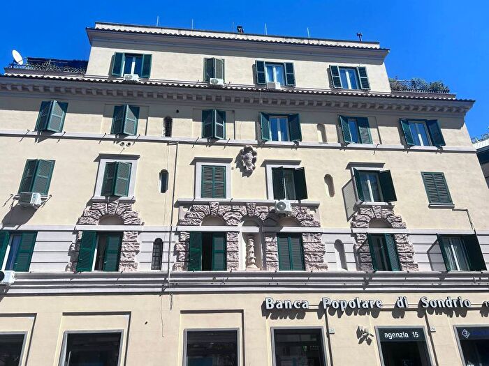 Appartamento trilocale in affitto in Via della Farnesina, Ponte Milvio, Roma