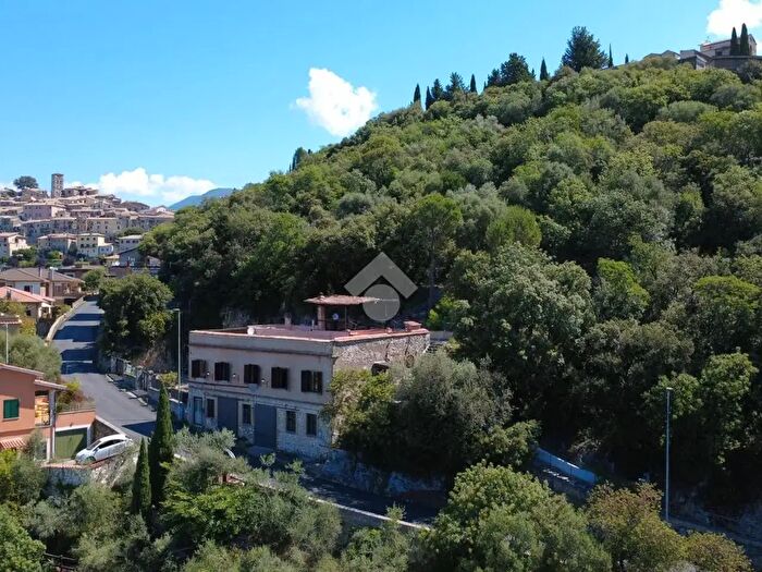 Casa con 8 locali in vendita in Via Roma, Casperia
