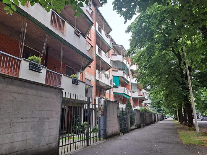 Appartamento con 5 locali in vendita in Via Luciano Manara, Pavia