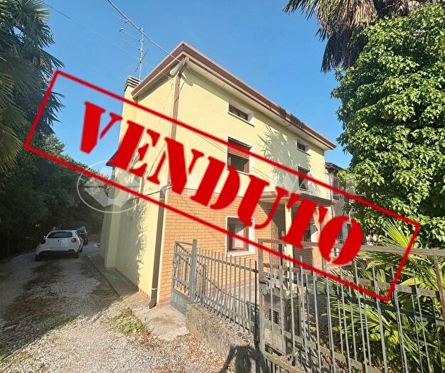 Casa con 9 locali in vendita in Via Borgo San Giovanni, Cinto Caomaggiore
