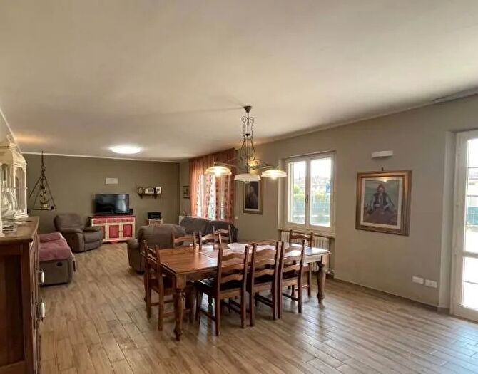 Casa con 5 locali in vendita in Via Martiri di Cefalonia, Magione