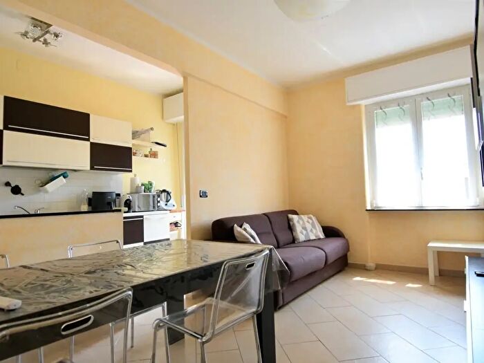 Appartamento con 5 locali in vendita in Via Magnaghi, Genova