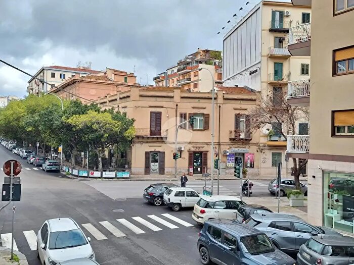 Appartamento trilocale in vendita in Via Sampolo, Palermo