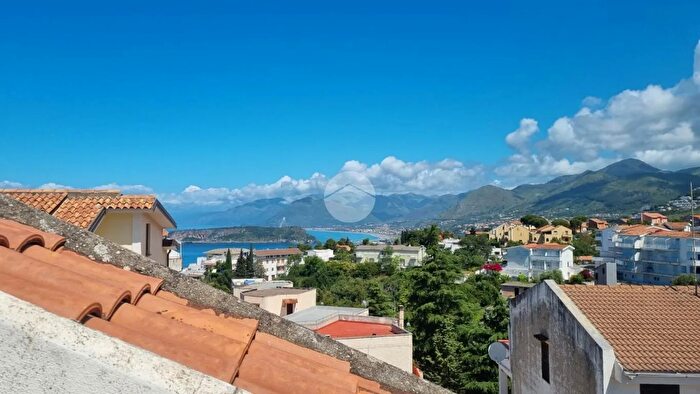 Appartamento trilocale in vendita in Via Sandro Pertini, San Nicola Arcella