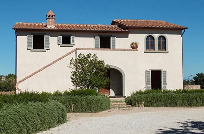 Casa con 7 locali in vendita in Via Santa Margherita, Cortona