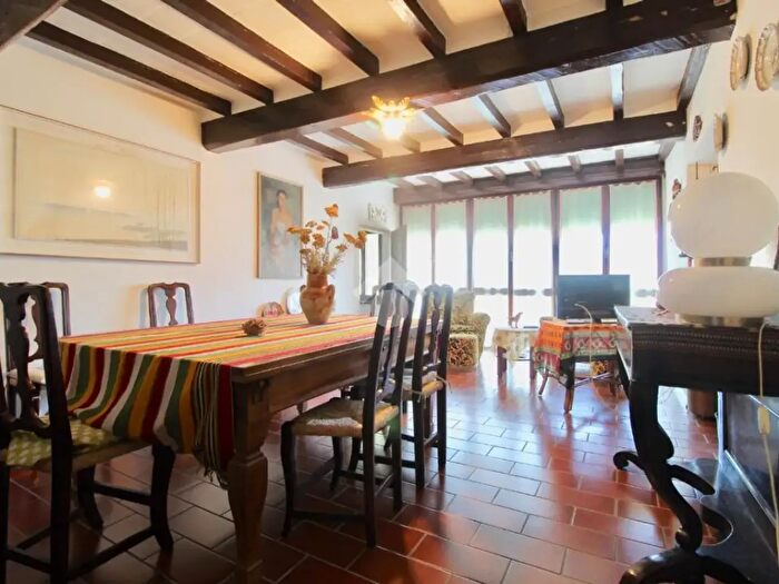 Appartamento con 7 locali in vendita in Via Don Pasquino Borghi, Casina
