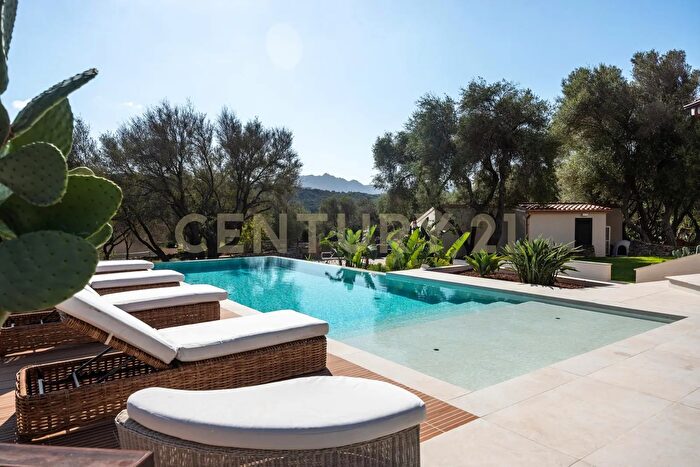 Casa con 5 locali in vendita in LocCugnana Snc, Olbia