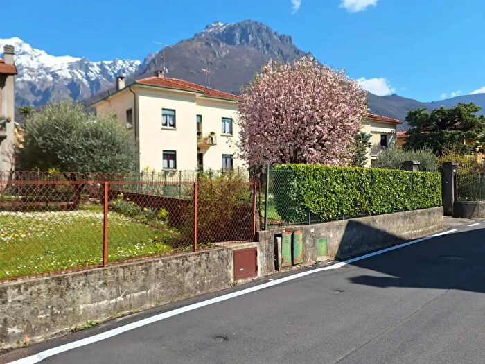 Casa trilocale in affitto in Via Oliveti, Mandello Del Lario