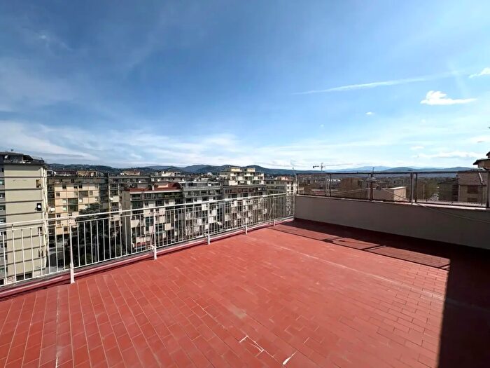 Appartamento quadrilocale in vendita in Viale Francesco Redi, Firenze