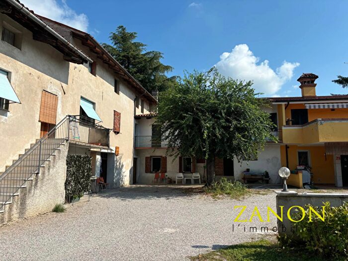 Casa con 5 locali in vendita in Piazza Vittoria, Capriva Del Friuli