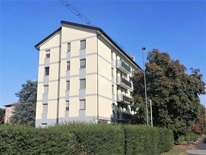 Appartamento trilocale in vendita in Via Quarenghi Giacomo, Milano