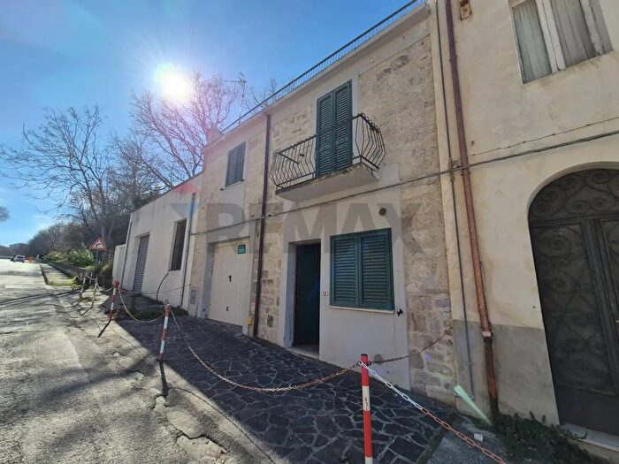 Casa quadrilocale in vendita in Via Garibaldi, Gessopalena