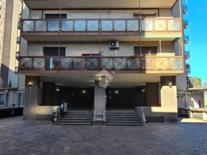 Appartamento trilocale in vendita in Via Romagna, Cinisello Balsamo