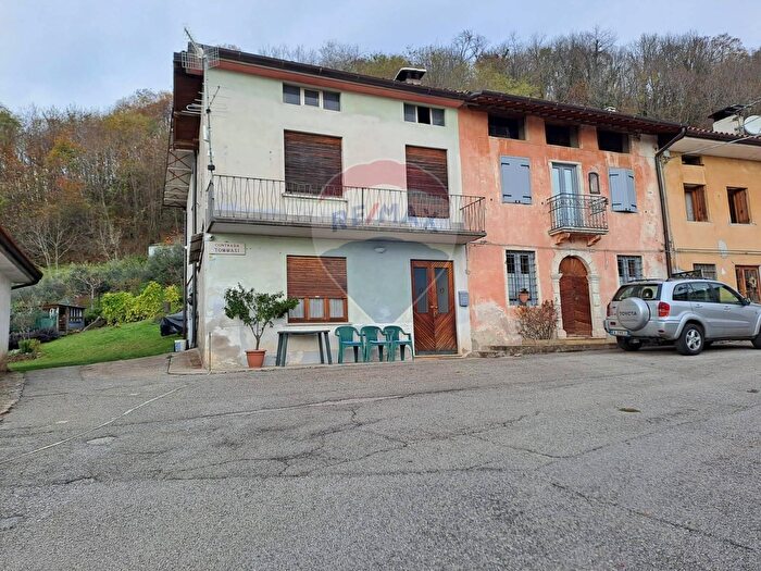 Casa con 9 locali in vendita in Contrada Tommasi, Valdagno