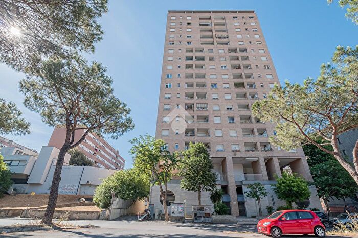 Appartamento trilocale in vendita in Viale Ignazio Silone, Roma