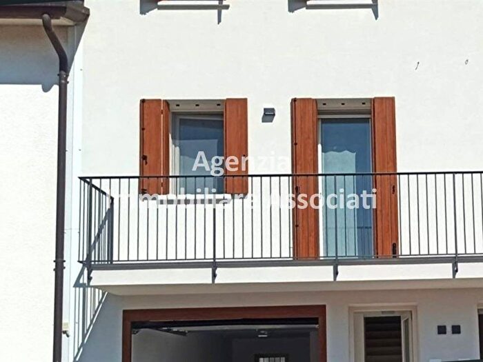 Casa trilocale in affitto in Oné, Fonte