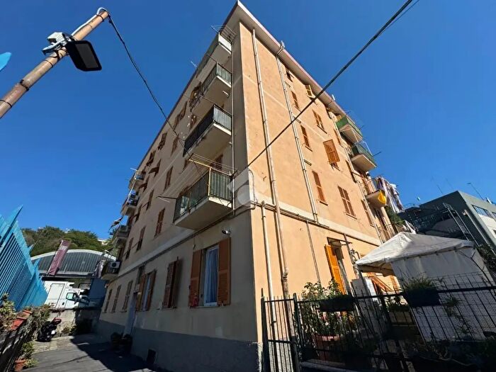 Appartamento trilocale in vendita in Lungotorrente Secca, Genova
