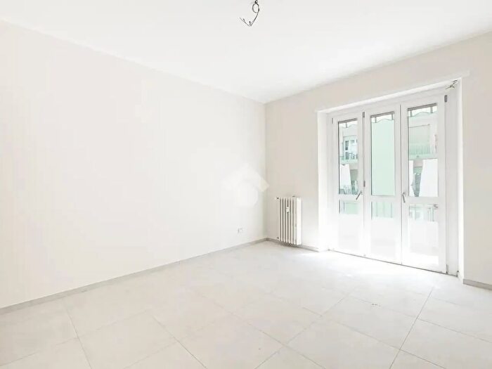 Appartamento trilocale in vendita in Via Tripoli, Torino
