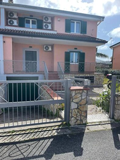 Casa con 6 locali in vendita in Via San Nullo Giugliano in Campania, Giugliano In Campania