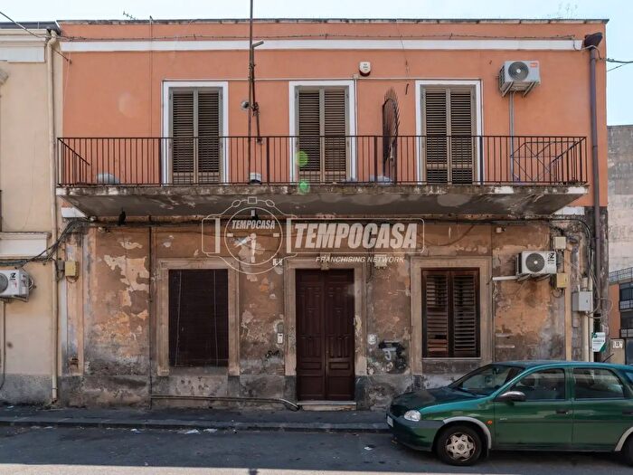 Appartamento quadrilocale in vendita in Via Carini, Catania