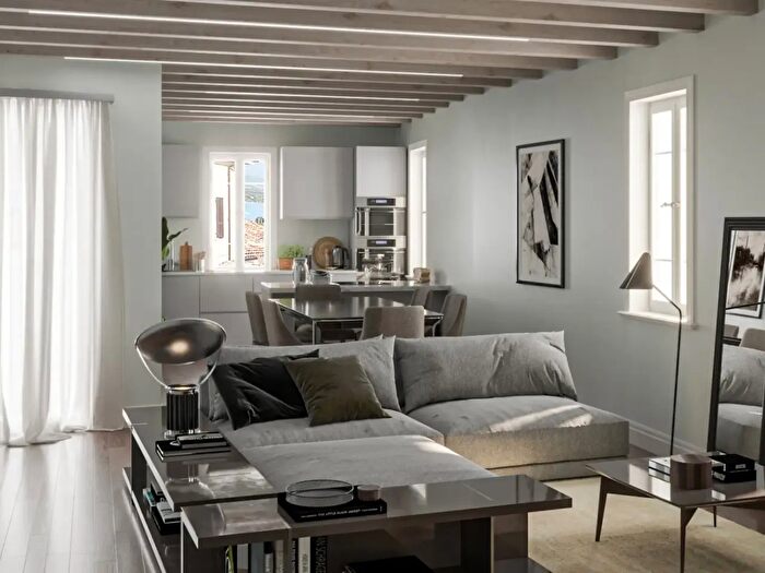 Appartamento quadrilocale in vendita in Via Vittorio Veneto, Manerba Del Garda