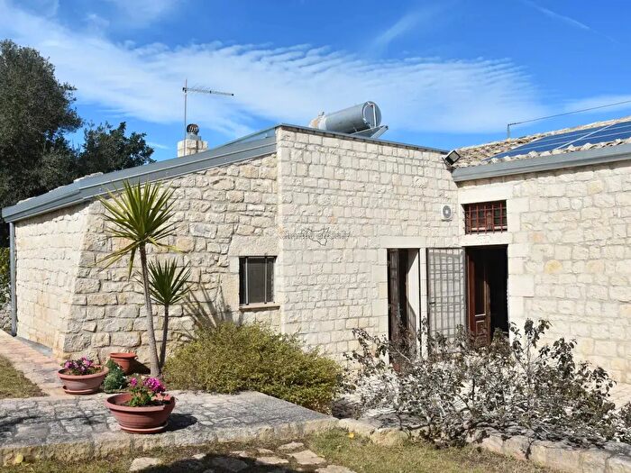 Casa con 5 locali in vendita in Via Modica Noto, Modica