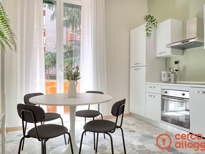 Appartamento trilocale in affitto in Via Privata Piero Martinetti, Piazzale Siena, Milano