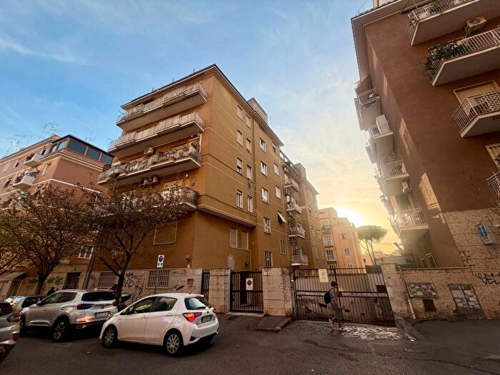 Appartamento monolocale in affitto in Via Tommaso da Celano, Appio Latino, Roma