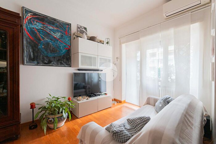 Appartamento trilocale in vendita in Via Cipro, Roma